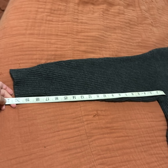 Patagonia women’s recycled wool cardigan - dark/heather grey - Picture 7 of 10